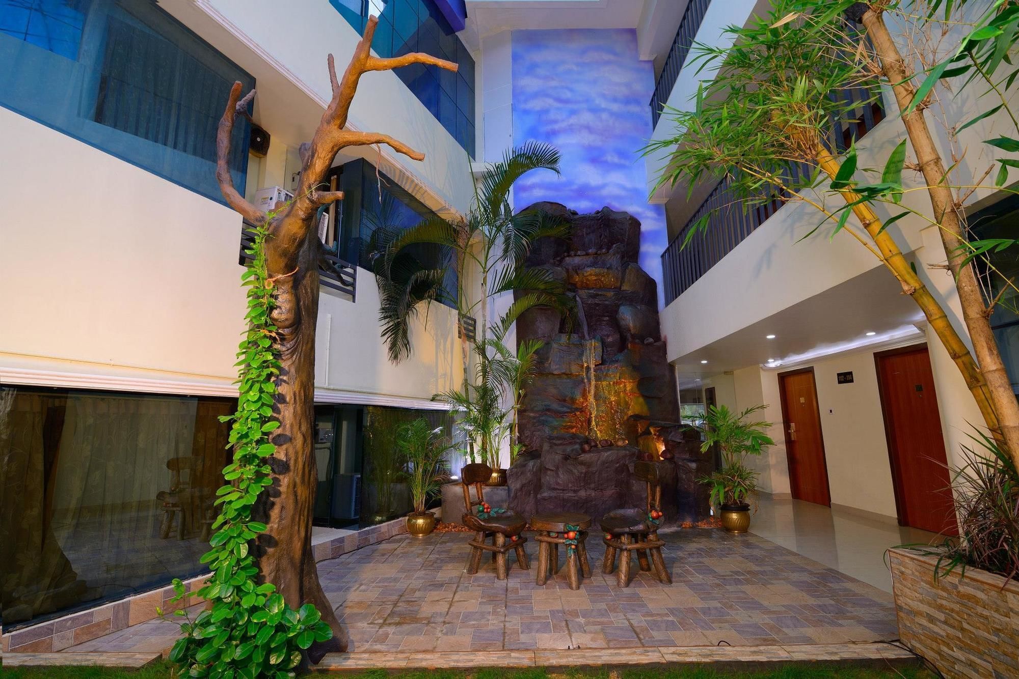Sps Kings Way Hotel Thiruvananthapuram Exterior foto
